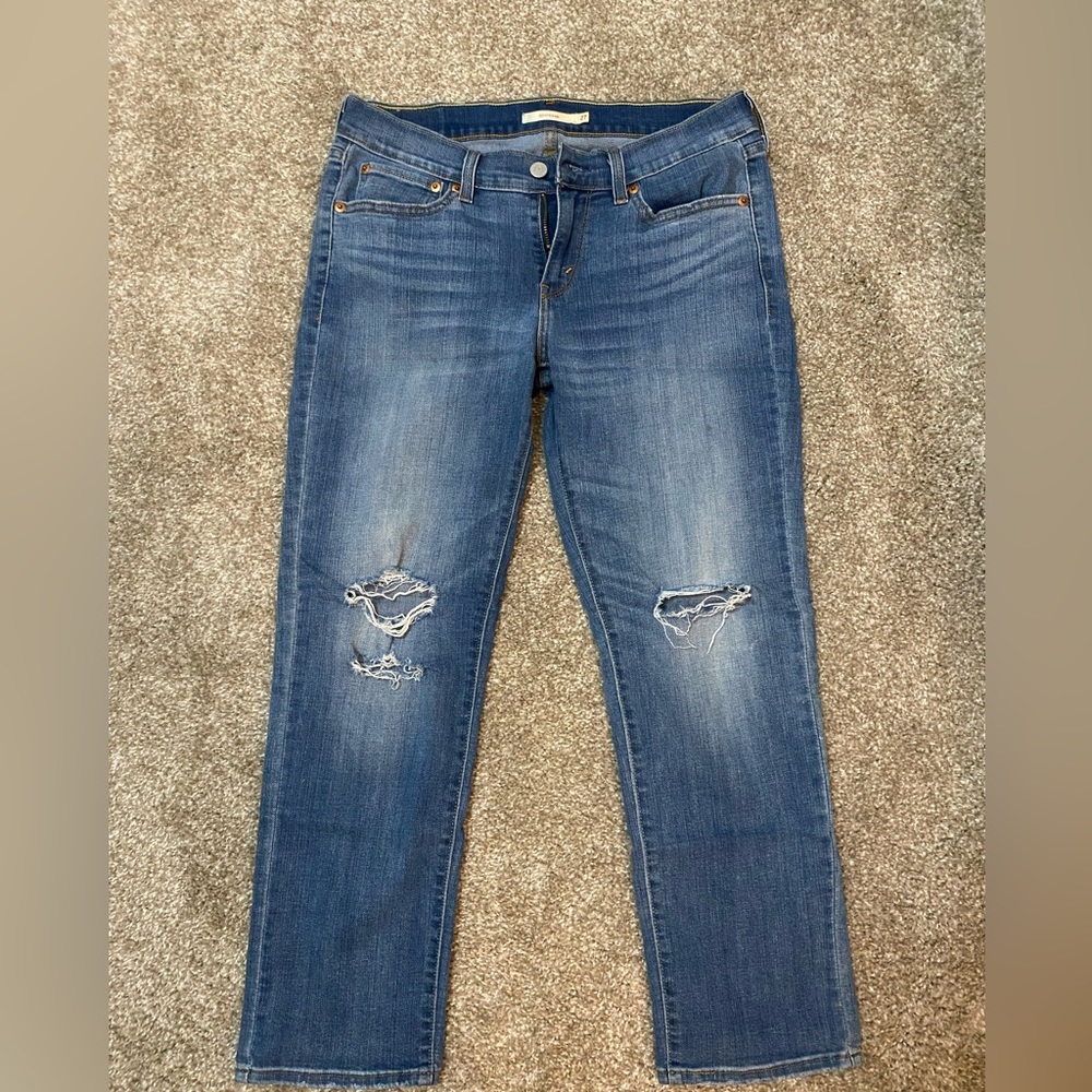 Levi’s Boyfriend Jeans distressed, medium blue wash size 27
